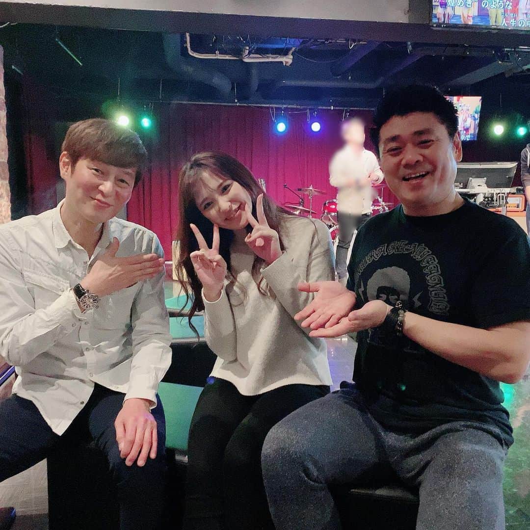 原紀舟のインスタグラム：「高山さんと正男さんとラジオのスタッフさんとお食事に行きました🧚‍♀️ イルファさんは東京で舞台がありご一緒できず😢 . ころころ亭　本町 コース料理を頂きました🥳 旬のものはもちろん全て美味しかった🥺 お食事のクオリティめっちゃ高いのに デザートもすごかった！！！ 甘いもの苦手だけどペロリでした😋 しそのジェラートが面白くて美味しかった😳 広い個室もあるし カップルシートもあるみたい🤭💕 楽しすぎる夜でした🌟 . .. ... #ころころ亭 #本町グルメ #本町ディナー #本町和食 #大阪和食」