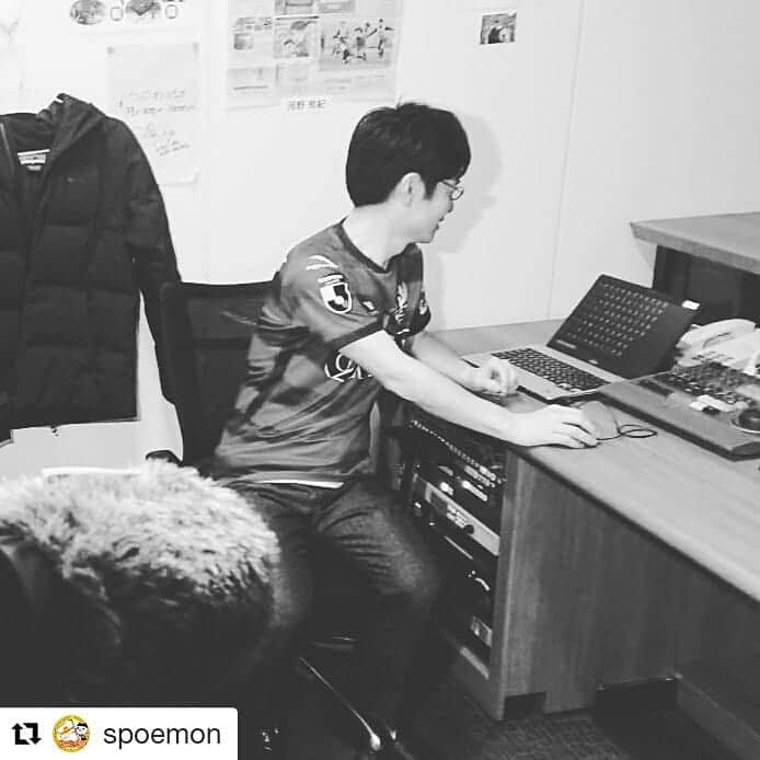 岡山放送さんのインスタグラム写真 - (岡山放送Instagram)「#Repost @spoemon (@get_repost) ・・・ いよいよ明日が最終回🥺﻿ 2011年から放送してきた名物コーナー﻿ 『ファジスタ』も明日で終わりです😢﻿ ﻿ 写真は…最後のファジスタ収録中の 堀アナをこっそり撮影しました🤭  寂しいですが・・・﻿ 最後も頑張って編集しました！﻿ 絶対に見て下さいね☺️﻿ ﻿ #7年﻿ #歴史に幕﻿ #ファジアーノ﻿ #シーガルズ #絶対に見てね #堀泰英 #8ch #OHK #岡山放送」3月20日 16時02分 - ohk_official