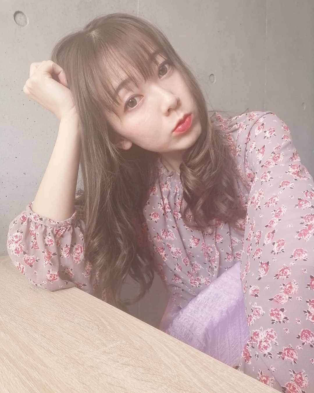 杉山由紀子のインスタグラム：「宇宙元旦💫 あけました💛 * 今日はすべての氣の入れ替えを✨ * メイクも新しいかんじで今までにしたことない色をあえてチョイス💛 * Tokyo editionでぜひ今までにない 貴方に仕上げてほしいです💛 * 今日はブラウンマスカラの上にブルーマスカラを、 +カブキポップのパレットのリップをセレクト✨ * セミマットに仕上がるファンデーションはライトを使ってます✨ * メイクの質問あればコメントへ💄✨ * * #artistry #make #new #passionista #japan #artistrystudio #artistryjapan #tokyoedition #asudiop2 #アーティストリー #メイク #コスメ #化粧 #美容 #レトロポップで春ウララ #宇宙元旦 #東京レトロポップ」