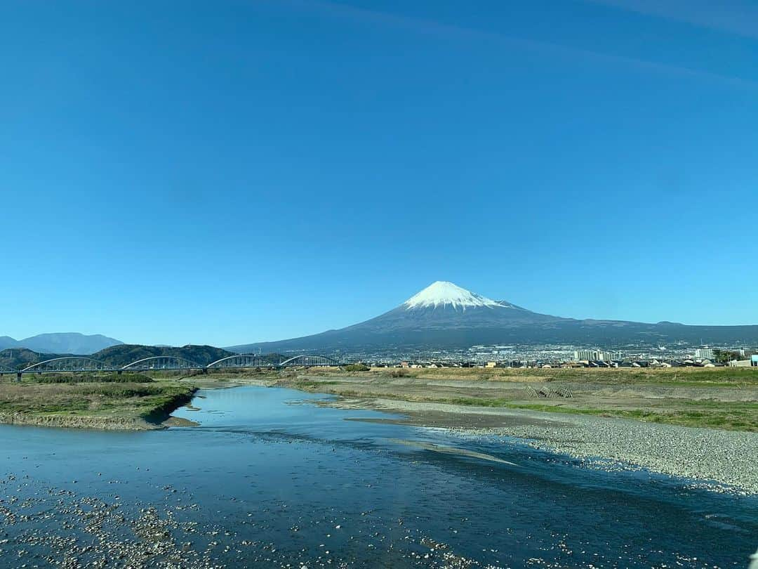 樹里咲穂さんのインスタグラム写真 - (樹里咲穂Instagram)「富士山🗻 東京かえるよぉー🚅✨」3月20日 16時43分 - juripyon1028