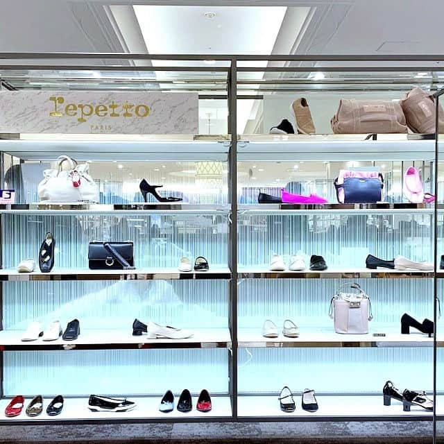 HANKYU.MODEさんのインスタグラム写真 - (HANKYU.MODEInstagram)「Repetto SPRING FAIR Until 3/31 At 4F Shoes Gallery 詳しくはプロフィールURLをチェック！ #Hankyu #HANKYUMODE #umedahankyu #阪急うめだ本店 #うめだ阪急 #阪急百貨店 #osaka #umeda #mode #Repetto #レペット #ダンスブランド #バレリーナシューズ #ローズレペット」3月20日 17時00分 - hankyumode