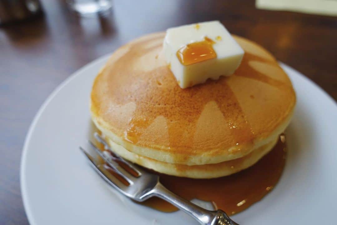 momo8631のインスタグラム：「2020.03.20 美味しいね🍴 ...... #delicious #foodie #hotcakes #photooftheday #rx100m3 #cameragirl #神戸 #サントス」
