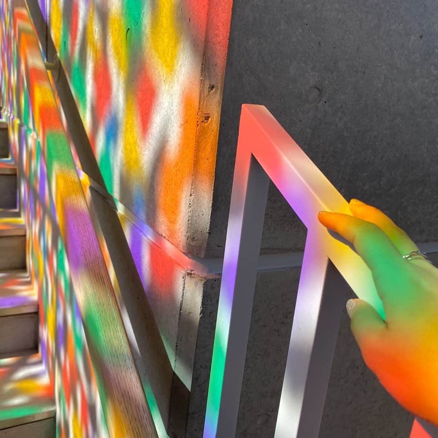 山尾梨奈さんのインスタグラム写真 - (山尾梨奈Instagram)「〻 京都市京セラ美術館の内覧会へお邪魔しました☺︎. . 鬼頭健吾さんの作品が展示されている "ザ・トライアングル"というスペースは 陽の光が綺麗に入ってくるので 空間ごと作品になっててすごく綺麗でした！ 平安神宮の鳥居も見えたよ🔭. . 杉本博司さんの作品も 今日のお天気と相まって神秘的👏 田中泯さんのパフォーマンスも観れました. . 美術館内のカフェも良かったよ〜 とにかく陽の入り方が綺麗な建物なので 夜とか雨の日も気になります💭 4/4オープンです！！. . #kyoto #推し京都 #京都市京セラ美術館 #美術館 #鬼頭健吾 #杉本博司 #田中泯」3月20日 17時02分 - yamarina_1210