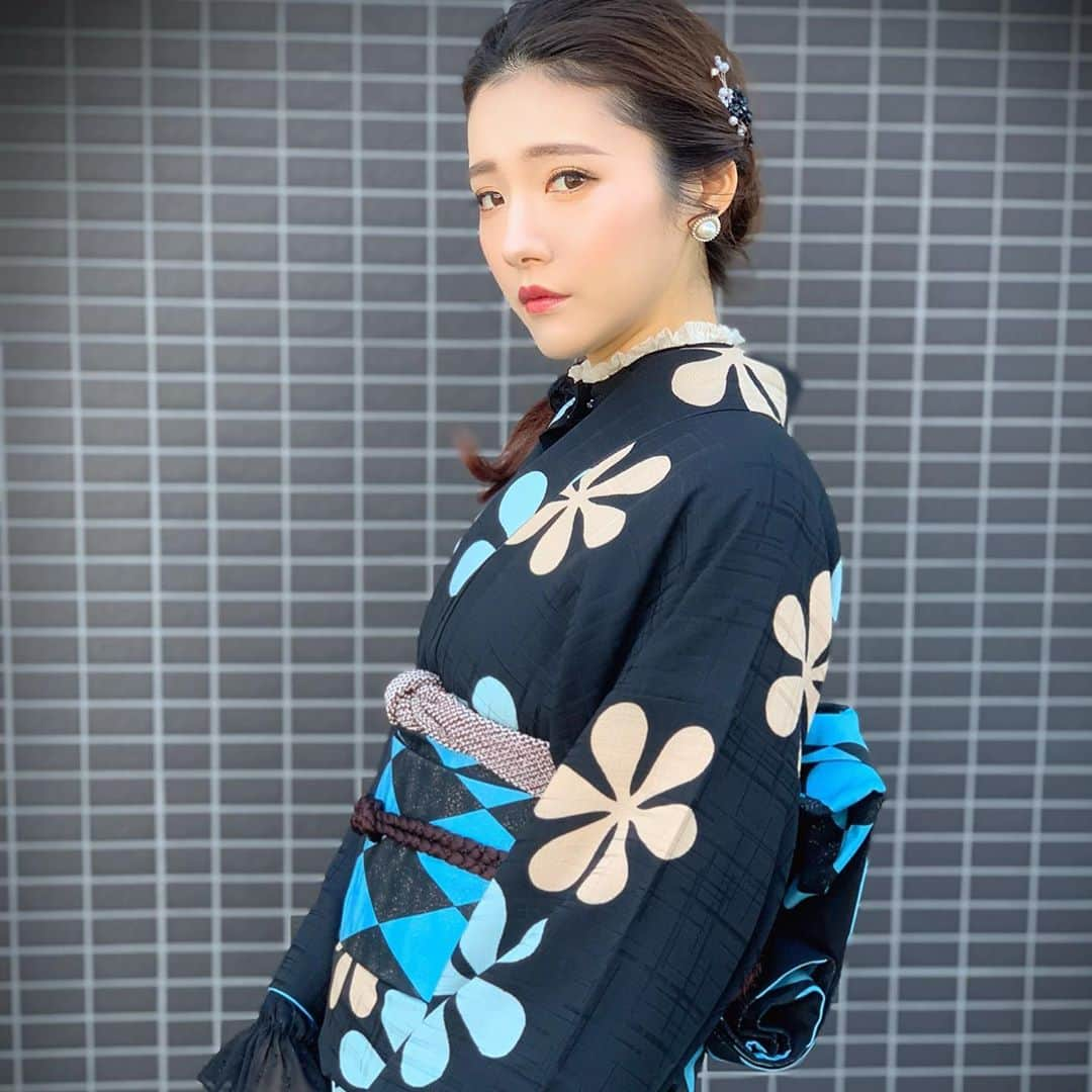 ますぶちさちよさんのインスタグラム写真 - (ますぶちさちよInstagram)「My 着物👘　中にブラウス着てそれに合わせてブーツを履きてみた👢 彼女も褒めてくれたのでハナタカでした👃まぁいつも褒めてくれるんだけど🥴(マウント)  #着物　#鎌倉デート　#鎌倉　#鎌倉散策　#着物デート　#着物ヘアアレンジ  #きもの　#着物コーディネート #大食い女子」3月20日 17時05分 - sachiyomasubuchi___