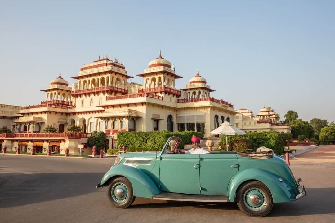 National Geographic Travelさんのインスタグラム写真 - (National Geographic TravelInstagram)「Photo by @sarahyltonphoto | A man drives by the Rambagh Palace in Jaipur, Rajasthan. Once the residence of the maharaja of Jaipur, the hotel now offers a unique luxury experience for travelers.  Follow @sarahyltonphoto to see more travel adventures. #rajasthan #india #taj」3月20日 17時08分 - natgeotravel