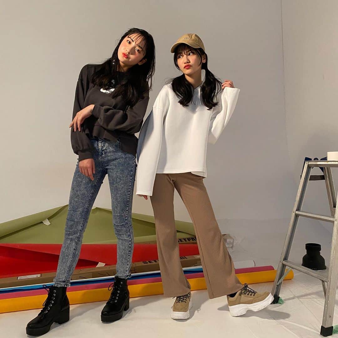 ニコ☆プチのインスタグラム：「﻿ プチモの私服どんと見せ💕﻿ ﻿ ﻿ ミヅキとアヤナはぐうぜんのリンクコーデでした😍﻿ ﻿ ﻿ プチモに着てみてもらいたいテイストやアイテムがあったら教えてーー❣️﻿ ﻿ ﻿ #ニコプチ﻿ #石山えこ﻿ #関谷瑠紀﻿ #美月﻿ #葛西杏也菜﻿ #井口虹姫﻿ #森﨑美月﻿ #あんな #プチモの私服」
