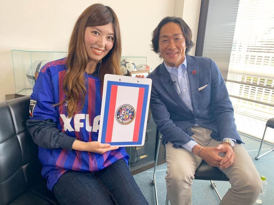 橘ゆりかさんのインスタグラム写真 - (橘ゆりかInstagram)「対談企画の後には、、、﻿ ﻿ FC東京 石川直宏CCに近況や﻿ クラブコミュニケーターとしての活動について﻿ インタビューさせていただきました😊﻿ ﻿ 4月からの #ビバパラ お楽しみに💙❤️﻿ ﻿ ﻿ そして、ナオさんの本「素直」﻿ サインをいただくことができましたー✨﻿ 去年から📘持ってたのにようやく！！﻿ ﻿ 久しぶりの18入りサインだったそうで﻿ なんか…形が！？笑﻿ 貴重なサインをありがとうございます😆❗️﻿ ﻿ ﻿ ﻿ ﻿ #fctokyo  #fc東京 #石川直宏 さん #応援番組 #jcom #fc東京ビバパラダイス #ビバパラ #橘ゆりか」3月20日 17時17分 - yuricalcal