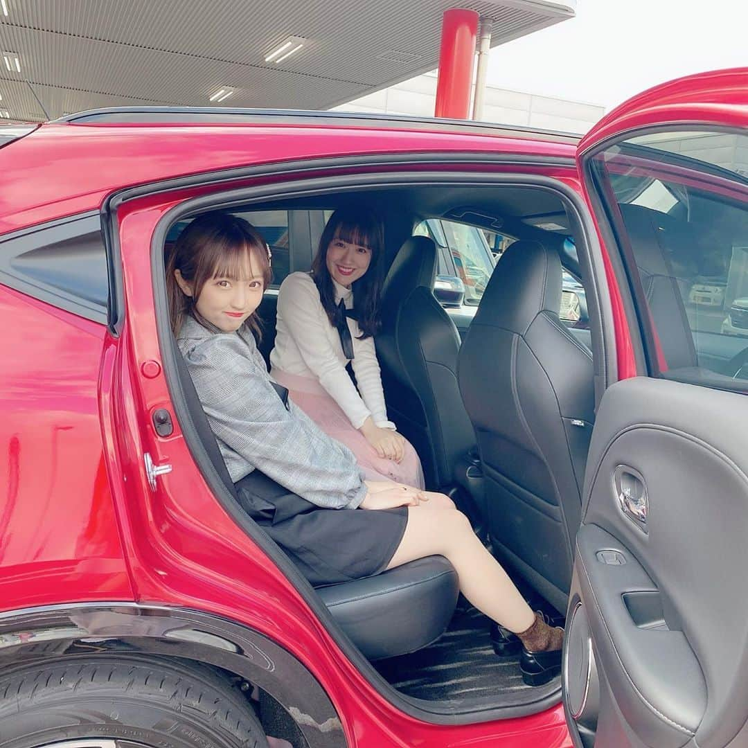 星野麻里愛さんのインスタグラム写真 - (星野麻里愛Instagram)「昨日はホンダカーズ愛知応援隊 として撮影に行ってきたよ。  めちゃくちゃかっこいい ヴェゼル Modulo X♡  内装もブラックで統一で すごくかっこよくて まりあもいつかこの車で ドライブ行ってみたいな〜 って思いました🚘  @honda_cars_aichi_official  のインスタをフォローしてない方は是非してみてね〜♡ メンバーもたくさん 掲載して頂いています！ ﻿ ﻿ ﻿ ﻿ #ホンダカーズ愛知 #ホンダカーズ　#hondacars #hondacarsaichi #ヴェゼル #ヴェゼル女子  #ヴェゼルモデューロx」3月20日 17時46分 - maria.pink28