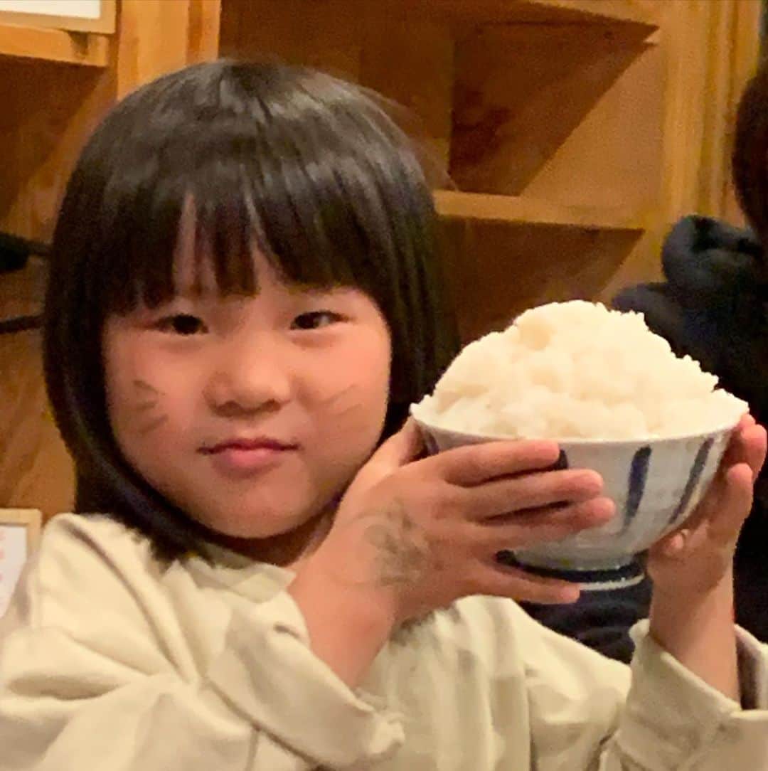 菅原小春のインスタグラム：「みんなで食べるとおいしいね！」