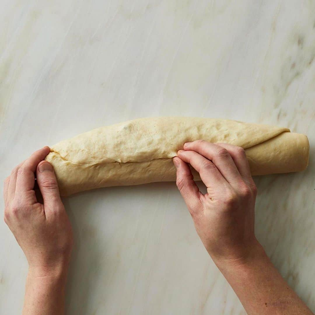 マーサ・スチュワートさんのインスタグラム写真 - (マーサ・スチュワートInstagram)「In our April issue, deputy food editor @brooklyncooks whips up a babka-inspired Chocolate-Cinnamon Swirl Bread, a rich, fluffy, and delicious marvel with an irresistible chocolate-cinnamon swirl in every bite. The dough borrows the technique used in Shokupan, the Japanese milk bread. It starts by cooking bread flour with milk and then adding that cooked milk-flour mixture to the bread flour, sugar, and yeast along with melted butter, egg, and more milk. Follow the step-by-step visual guide to forming, twisting, and braiding the loaf and grab the full recipe at the link in bio. Plus, watch Greg create this recipe on a new episode of The Slice airing on IGTV tomorrow! And be sure to get a copy of our April issue online at Barnes + Noble and on Apple News+. 📷: @conpoulos | recipe + food styling by: @brooklyncooks | prop styling by: @suzie_myers」3月21日 3時54分 - marthastewart