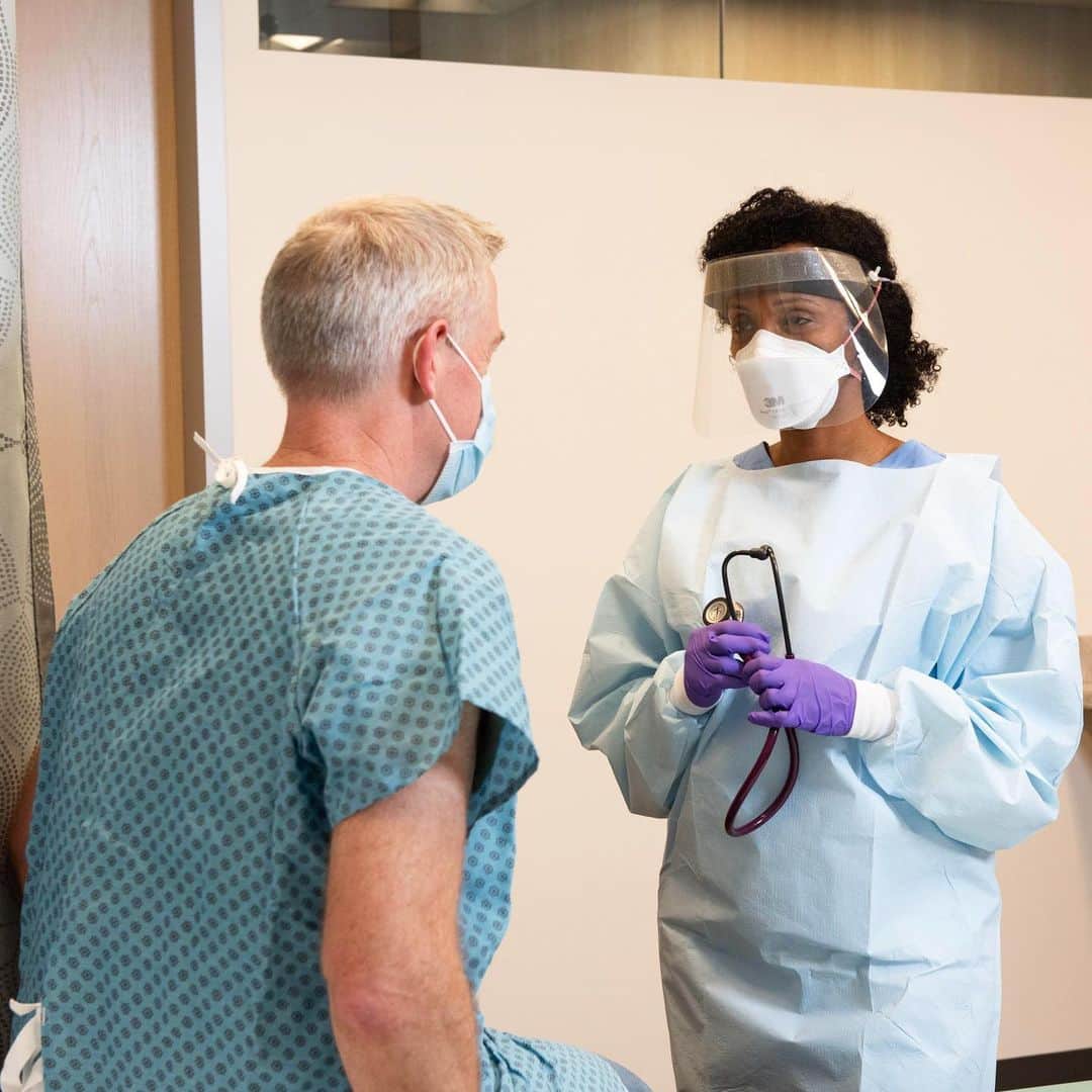 3M（スリーエム）のインスタグラム：「We are fully committed to fighting the spread of #COVID19 by supporting healthcare workers in the U.S. & worldwide. Since the #coronavirus outbreak, we have doubled our global output of N95 respirators to an annual rate of over 1.1 billion per year, or nearly 100 million per month. Link in bio to read more.」