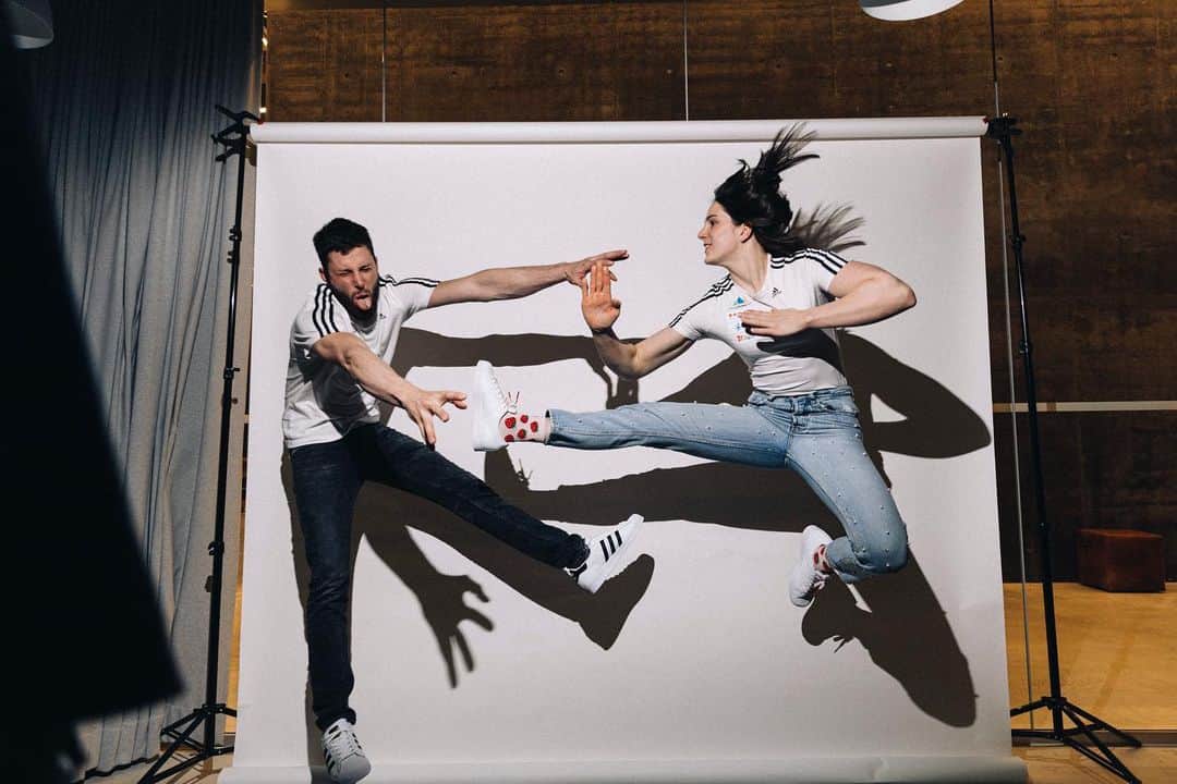 ユリア・クルーダーのインスタグラム：「Wish I could kick corona virus like that...but @kruderjernej will do too ❤️」