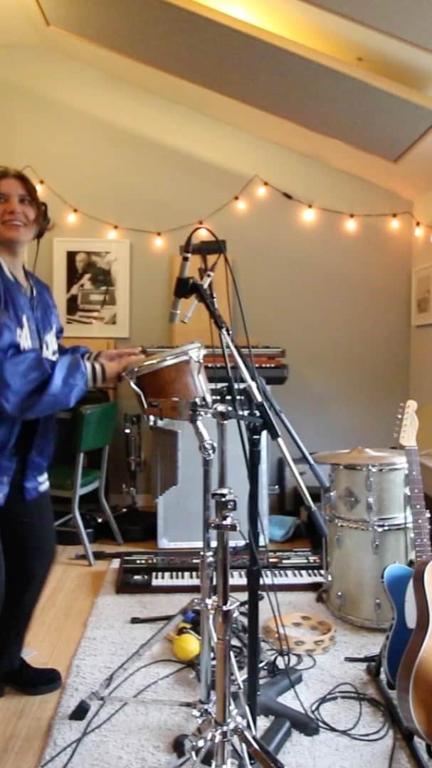 ベスト・コーストのインスタグラム：「here’s a little behind the scenes look at “Rollercoaster” - a song off Always Tomorrow that is eerily fitting for the current times (tbh the whole album is lol). ⁣ ⁣ It’s about learning to ride the never ending wave of life, feeling like you’re not progressing fast enough and learning to accept that one day things will disappear and you can’t really do anything to stop that - which is a powerful concept for all of us to try and embrace right now. None of us asked for this to happen and yet here it is, happening, and all we can do is try 💜⁣ ⁣ video by @thedirtiestlittlerainbow」