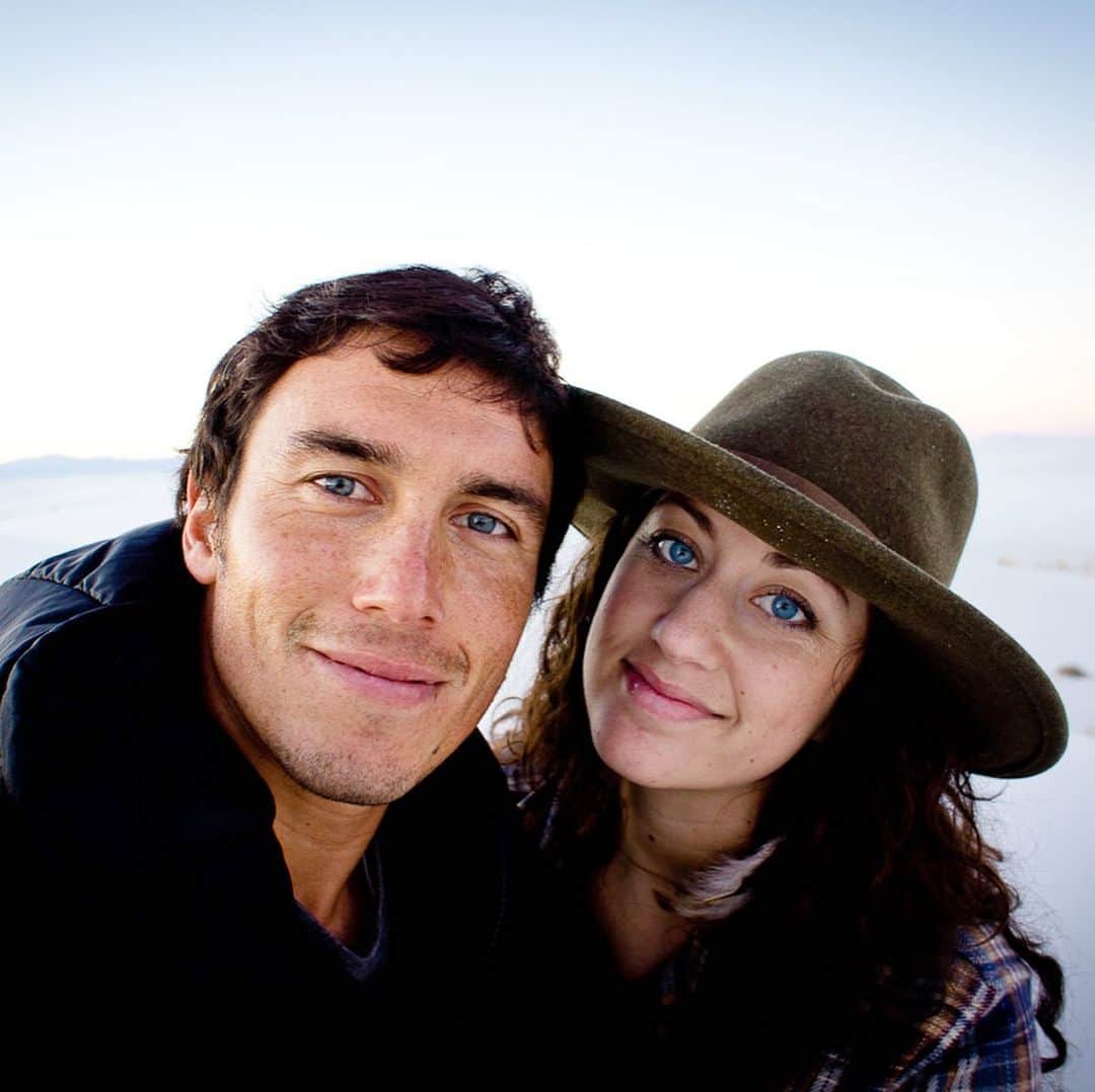 のインスタグラム：「Healthy Relationships with our loved ones have never been more vital or necessary than they are now. We are living in unique times which have allowed my wife Brea and I the space to reflect on our marriage and many of the questions people have asked me over the years regarding how to balance relationships at a distance or while working remotely. We sat down and recorded our thoughts. This is not an advice podcast or a picture of how things can be “perfect”- this is an honest and vulnerable look into how we do what we do, and hopefully you guys can relate or be enlightened by it. Thanks for taking the time, cozy up with those you love and take a listen. Link in my bio or here: https://bit.ly/2QxDS1a」