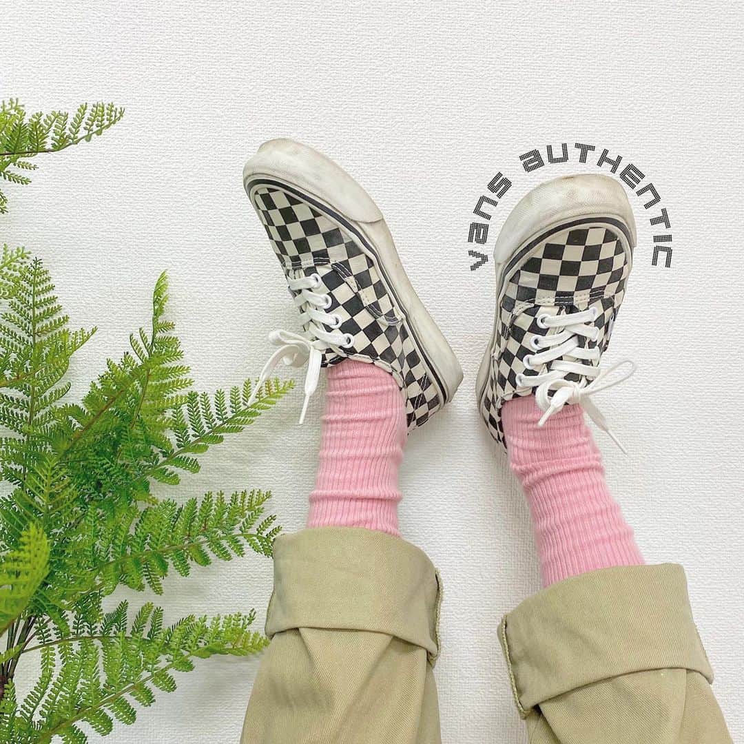 のインスタグラム：「＊きったねーvans よく履いてるね〜 . #vans#足元倶楽部#足元#あしもと倶楽部#dickies#uniqlo#おしゃれさんと繋がりたい#古着#古着コーデ#メンズライク」