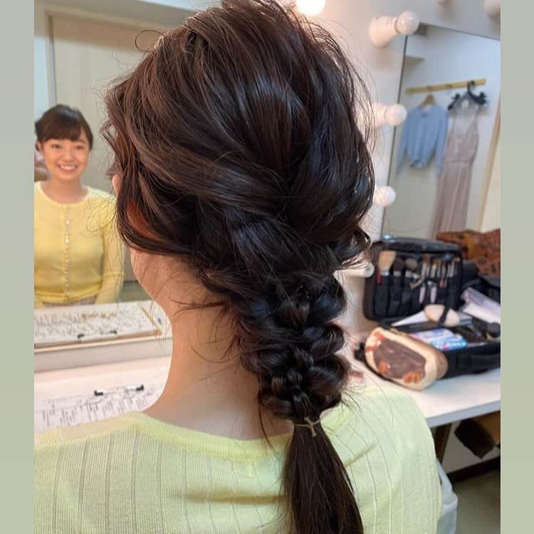 山口真奈さんのインスタグラム写真 - (山口真奈Instagram)「［noubl］徳永さんの投稿をリポスト！﻿いつもヘアメイクありがとうございます✨﻿ ﻿ あす9:30からは週刊１チャンネルです📺﻿ 11:00からは青だよ！たくちゃん！📻﻿ ﻿ MBCテレビもラジオもよろしくお願いします！﻿ ﻿ ☆☆☆☆☆☆☆☆☆☆☆☆☆☆☆☆☆☆☆☆☆☆☆☆﻿ ﻿ #鹿児島 #kagoshima #mbc #mbcラジオ #青たく #mbcテレビ #週刊1チャンネル #番組 #ラジオ #テレビ #radio #ラジコ #radiko #山口真奈 #アナウンサー #かわいい #ヘアセット は#ノーブル #徳永さん #ありがとうございます」3月20日 20時08分 - manayamaguchi0417