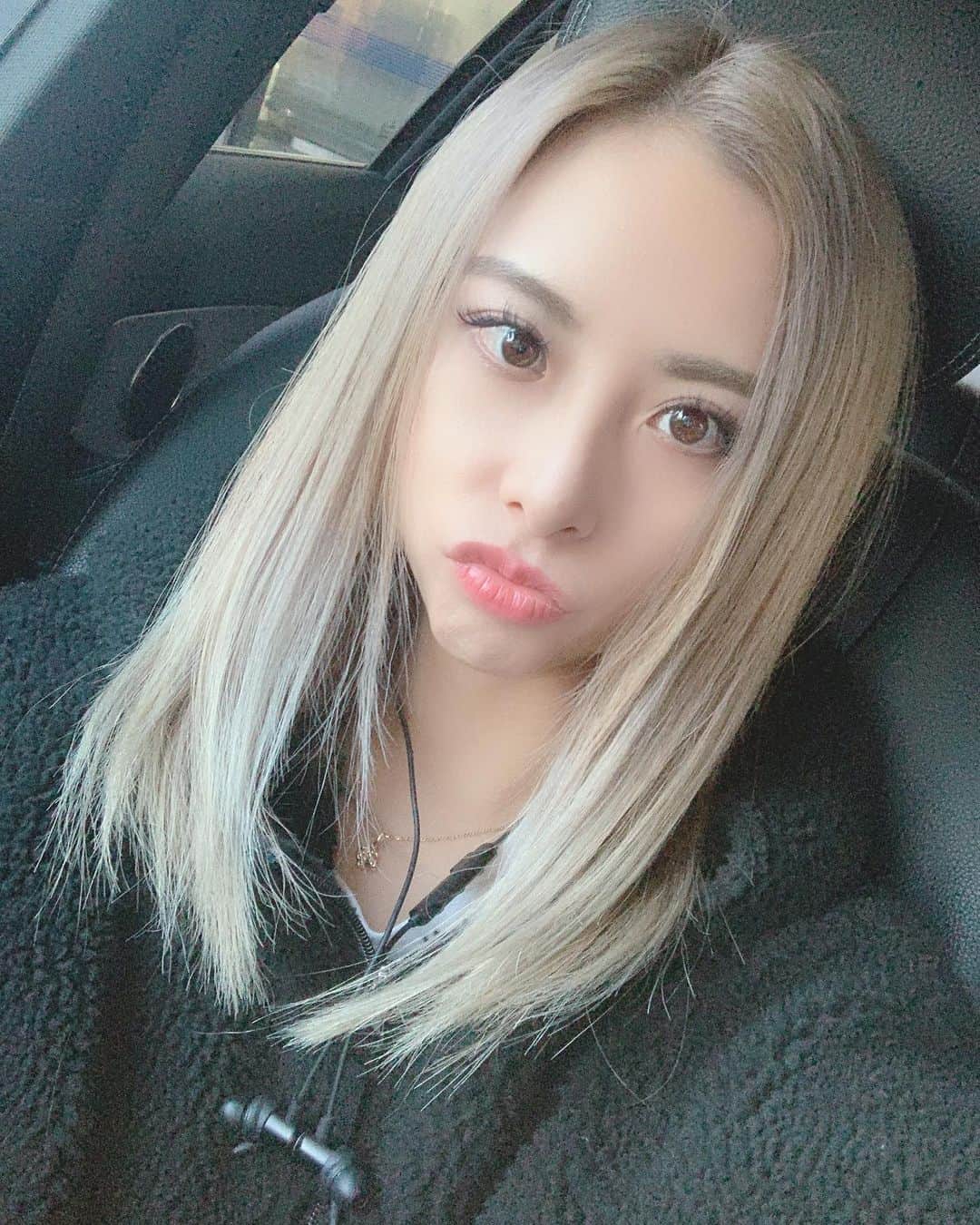 Licanaのインスタグラム：「ほいっ。💇🏼‍♀️ #haircolorchange  #Licana #JAPINA #20200320」