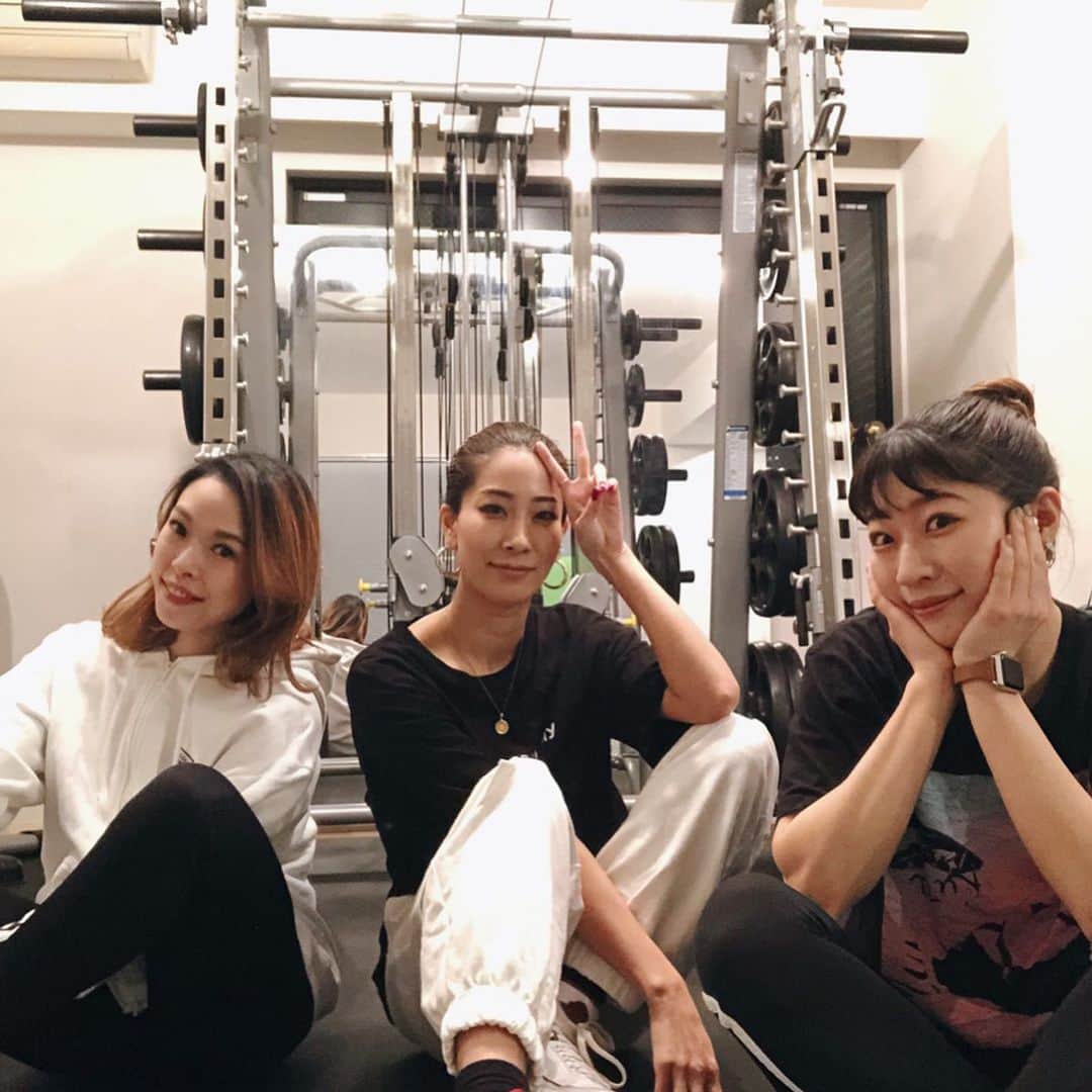 川戸沙羅のインスタグラム：「今日は @linda229macha ちゃんにご来店頂きました💪🏽🦵🏽✨ 久しぶりにお会いしたのに、久しぶりじゃない感覚☺️ 色々なお話が出来て楽しい時間でした💕  ありがとうございました✨  #styleshown #dancer #fitness #ヒップアップトレーニング #赤坂パーソナルトレーニング  #ブーメランに四苦八苦w」