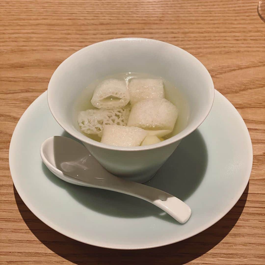 小泉里子さんのインスタグラム写真 - (小泉里子Instagram)「京都の中華。 シェフの長年、料理をしてきた手がとっても素敵で印象的でした。 雰囲気もお味もとっても良かったです。また行きたい。 #京静華 #京都」3月20日 20時25分 - satokokoizum1