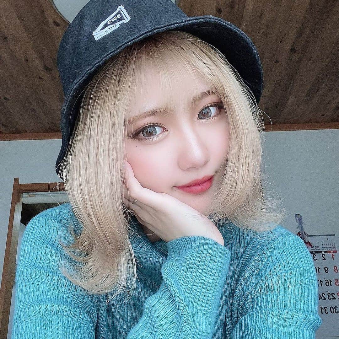 守田美咲のインスタグラム：「前髪切ったのさ✂︎🎀 #ウルフカット #金髪 #前髪 #カラコン #つけま」