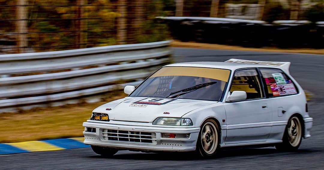 のインスタグラム：「_ Lunatic Racing Honda EF9 CIVIC SiR _ _ Shot on 17-Nov 2019 "HONDA ONE MAKE RACE" organized by @aslan_inc_japan at Central Circuit (Hyogo, Japan) _ owner: @akari_fc3s photo: @mistbahn _ _ JP) 2019年11月17日、セントラルサーキットで開催されたアスランさん( @aslan_inc_japan )主催の「ホンダ・ワンメイク・レース」にて撮影。。 _ _ #hondaonemakerace #aslan #アスラン #aslan_inc_japan #centralcircuit #セントラルサーキット #templeracing #テンプルレーシング #lunaticracing #hap #hawkautoproject #pandemic #honda #civic #hondacivic #ホンダシビック #シビック #ef9 #ef #efcivic #osakajdm #kanjo #kanjozoku #timeattack #timeattackjapan #bseries #b16 #b16a #trackcar #hondasontrack」