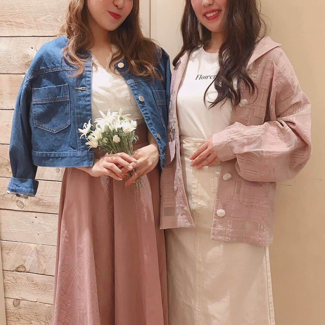 デイシーさんのインスタグラム写真 - (デイシーInstagram)「♡♡pink × denim♡♡ . . DEICYのお洋服を着て お花見に出掛けませんか...😊💕 . . #deicy #mecoutere #deicyshinjuku #springfashion #spring #flower #denim #skirt #pink #white #スカート #デニム #ピンク #ホワイト #tシャツ #ジャケット #デイシー #ミークチュール #ルミネ新宿 #春服 #お花見 #お花見コーデ #シアー #2020ss #instagood #ootd #ootdfashion」3月20日 20時48分 - deicy_official