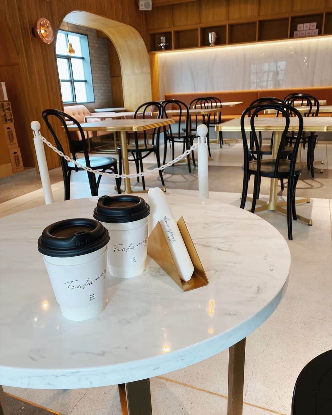 古川貴絵さんのインスタグラム写真 - (古川貴絵Instagram)「ここのカフェ可愛いかった❤︎ 韓国みたいな雰囲気。ケーキ食べたい🥺 #cafe #代官山カフェ」3月20日 20時49分 - _kiegram