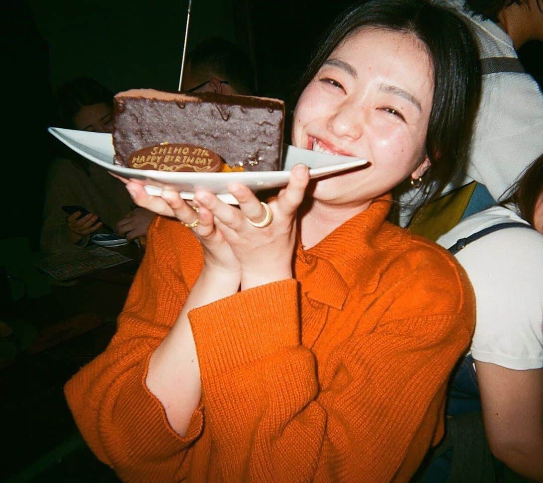 岩崎志保のインスタグラム：「2️⃣7️⃣🎂🤎」