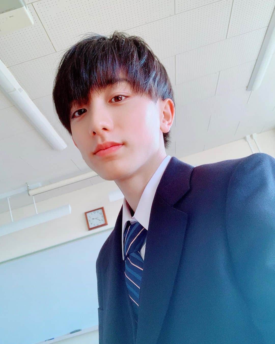 小西詠斗のインスタグラム：「ひっさしぶりの 自撮りの写真なのでは！ 制服🏄‍♂️」