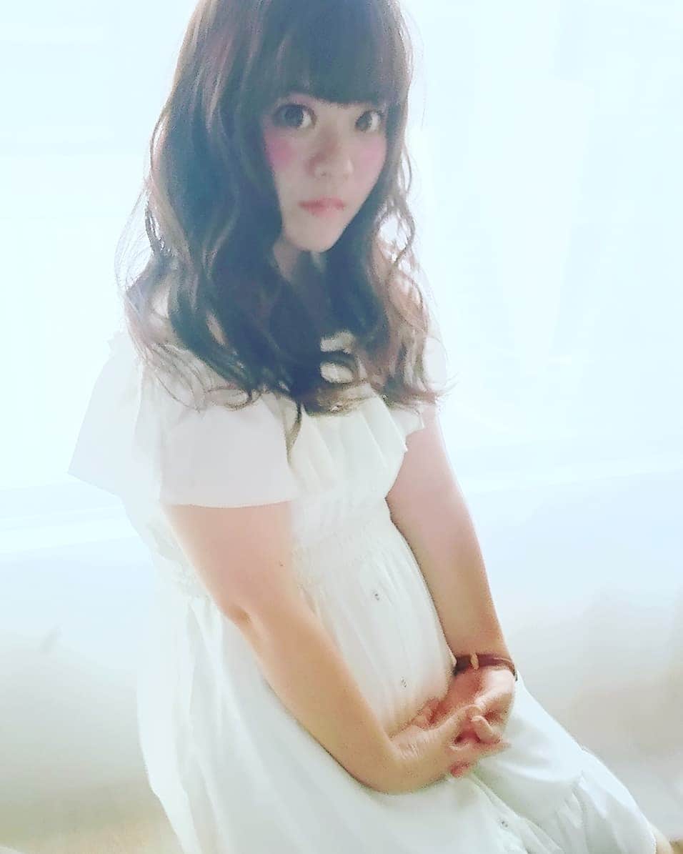 hoshizaki eriのインスタグラム：「. ずいぶん暖かくなってきた この季節！⛅ 夏🌻に向けて脱毛したいと 思っていて、焦ってます💦 . そんなわたしに銀座カラーの おすすめプラン✨💓 なんと月額3,000円で 全身脱毛が出来ちゃうんです✨ . 顔もVIOも含めて月額3,000円で 脱毛できるのは 銀座カラーの推しポイント✨💓 . 銀座カラーでは ✨予約の取りやすさ ✨お客様満足度 ✨脱毛効果満足度 全てに於いてナンバーワン！ . こんなに利点が沢山な 脱毛サロンなら、やっぱり 銀座カラーで決まりですよね💗 . 無料カウンセリングのご予約は 『@ginzacalla_official』の 公式アカウントURLから キャンペーンcheck！💕😌🎀 . . #銀座カラー #脱毛 #全身脱毛 #顔脱毛 #callaPR #beautycare #bodycare #つるつる肌 #すべすべ肌 #pleaselikeit #likebackalways #followme #followback #相互フォロー #맞팔 #팔로미 #뷰티인스타 #얼스타그램 #옷스타그램 @ginzacalla_official」