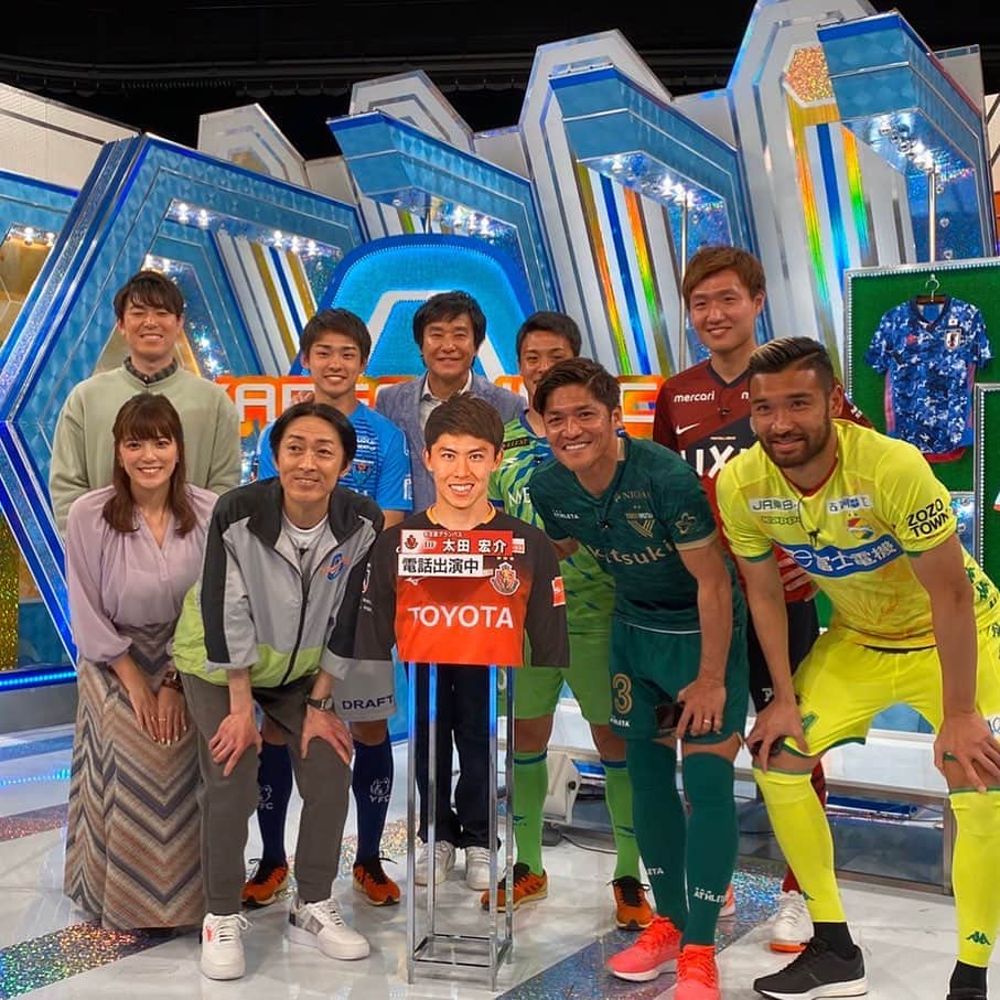 太田宏介のインスタグラム：「『やべっちF.C.』 3月22日(日)・29日(日) テレビ朝日  深夜0:05〜 Jリーガー㊙︎トークスペシャルに、やべっちF.C.史上初(？)最初から最後まで電話出演をしました！ 約2時間の収録は自宅から電話を繋げたまま敢行！笑 かなり面白いトークになってます。 是非見てください！ #やべっちfc  #新しい形の出演スタイル  #jleague  #grampus  #太田宏介」