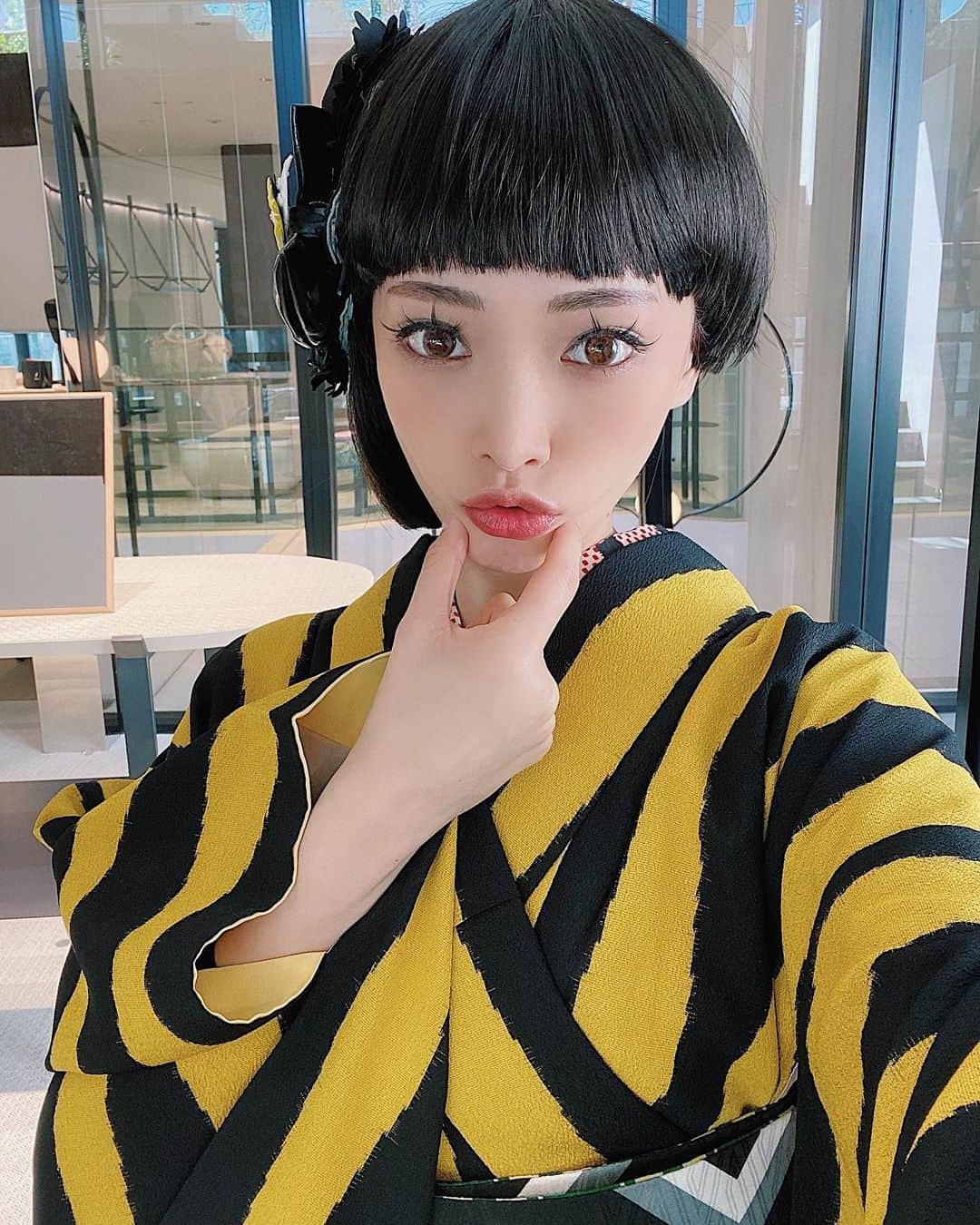石川マリーさんのインスタグラム写真 - (石川マリーInstagram)「． ． 👘 ． 1着目はshootingの時のお着物 ． アシンメトリーなウィッグが可愛かった♡ ． ． ． #kimono #vintagekimono #vintagefashion #fashion #style #selfie #selfie_time #selpic #me #makeup #hairstyle #followｍe #tflers #model #셀카 #셀피 #셀스타그램 #我 #自拍 #粉我 #赞 #いいね #セルフィー #自撮り #着物 #ヴィンテージ着物 #レトロ着物 #着物ヘア #着物コーディネート #着物女子」3月20日 21時14分 - marieishikawa