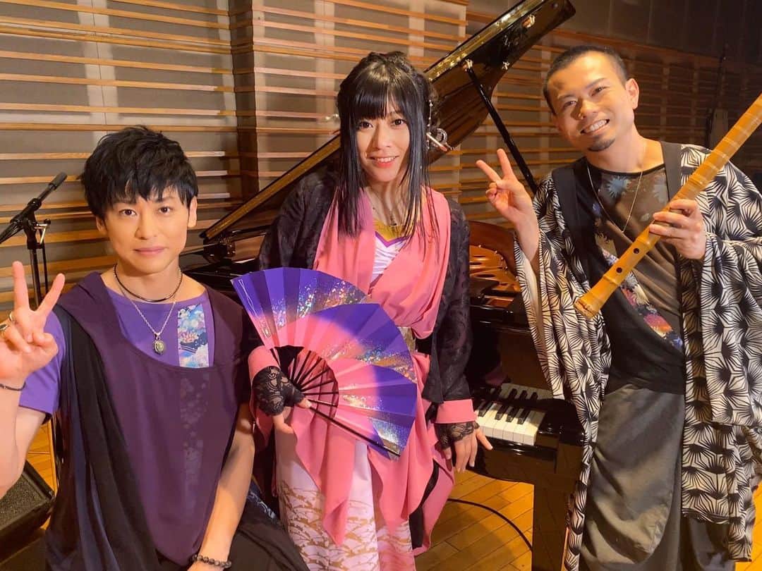 鈴華ゆう子のインスタグラム：「華風月インスタライブありがとうございました！とても楽しかった♪ #hanafugetsu #yukosuzuhana #shakuhachi #koto #piano #尺八　#箏　#華風月　#ピアノ」