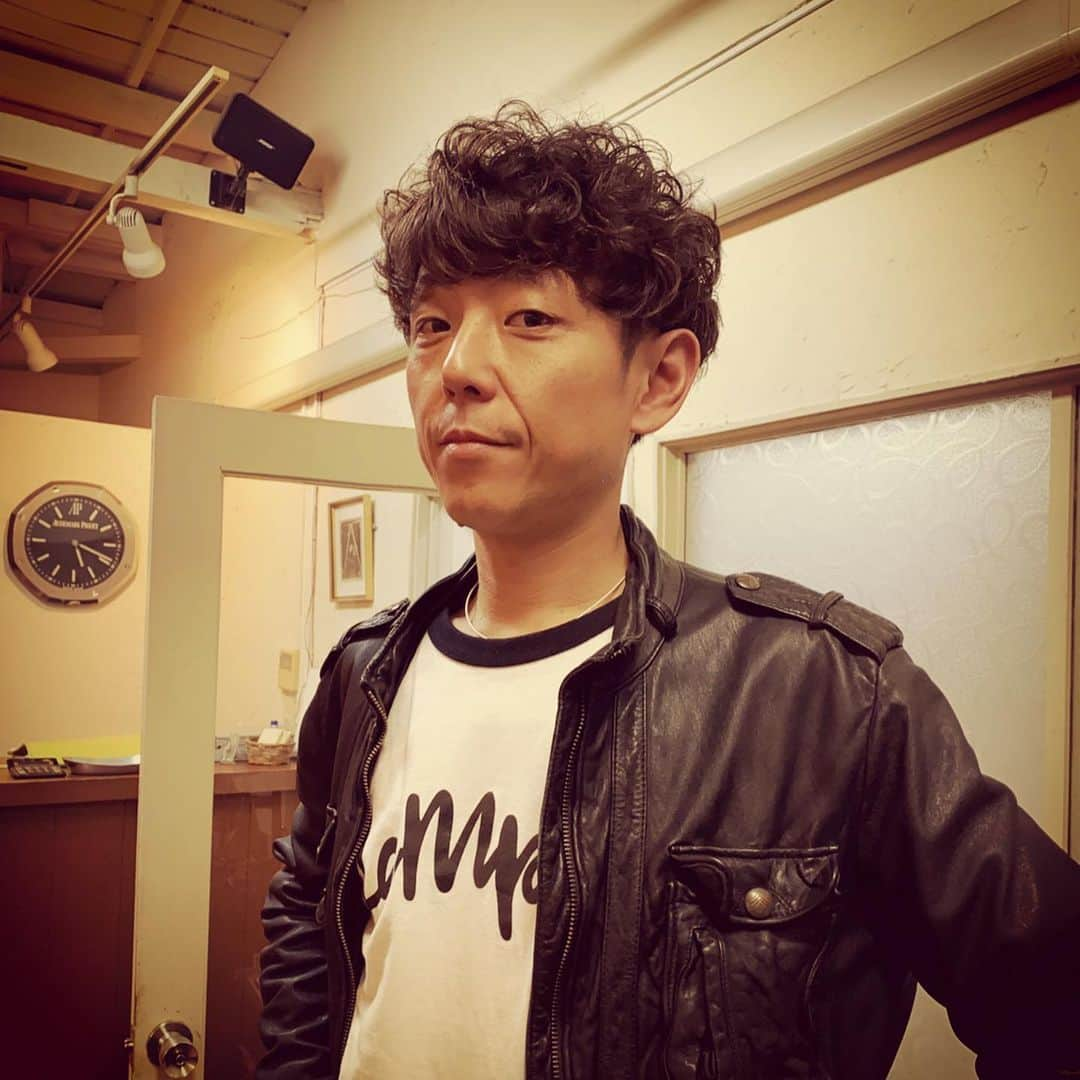 杉本知香さんのインスタグラム写真 - (杉本知香Instagram)「スッキリ✂️✨ 今日てつみちとジュニアさんが初めてフォレストで遭遇（笑）時間無かったのでツーショット写真撮ってないですが💦 黒川さん、先日孫が産まれて47歳の若さでおじいちゃんになりました❣️ 修士くん、丁度ええ😆  #中目黒美容室#丁度ええ #2丁拳銃修士 #2丁拳銃#川谷修士 #アンバランス黒川#アンバランス#おじいちゃん #てつみち#にけつッ」3月20日 21時36分 - sugimotoc