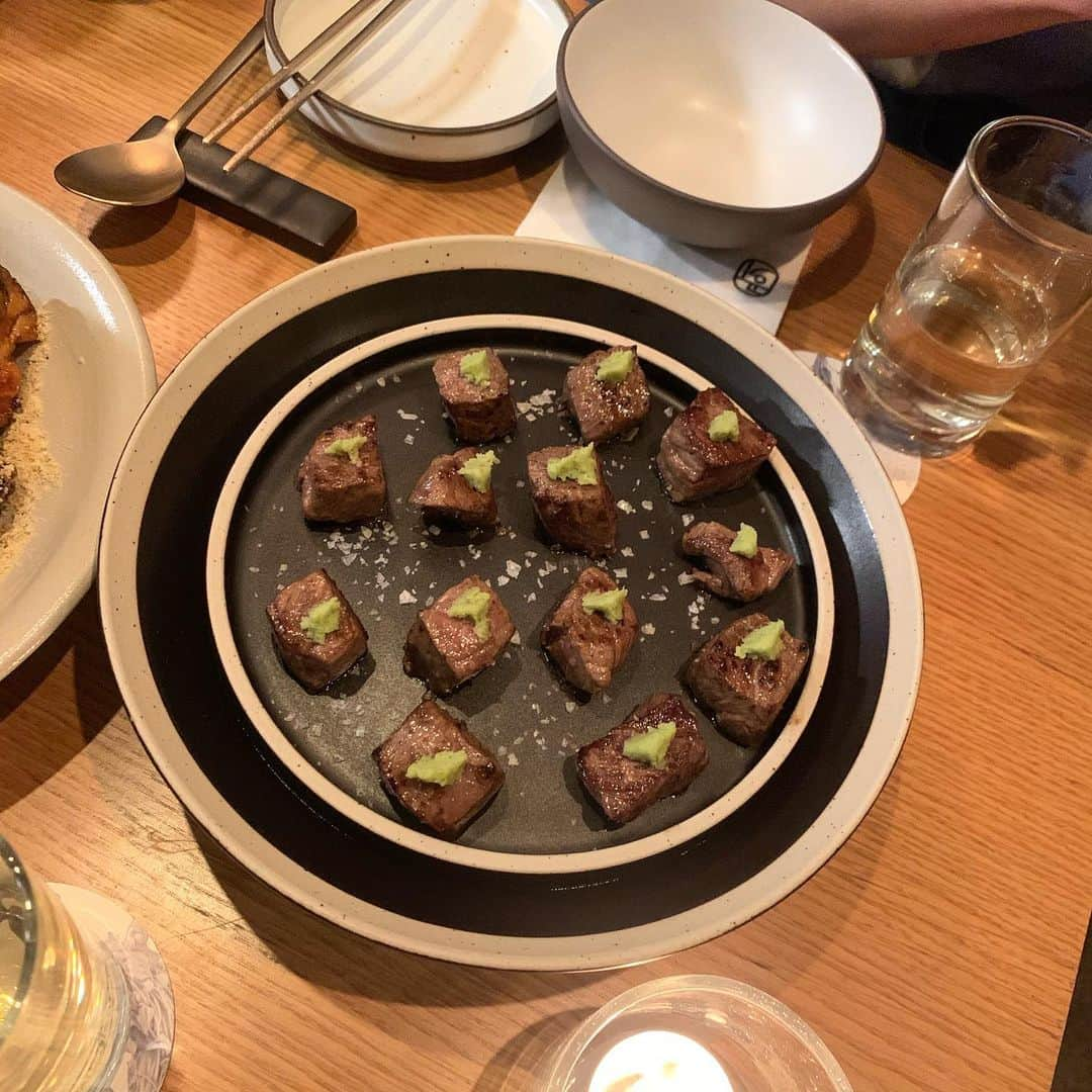 ソンシンさんのインスタグラム写真 - (ソンシンInstagram)「부산가면 맨날 맛있는거 좋은데 데려가주는 숨언니네 서울와서 맛있는 저녁☺️🖤 - #한남동공기」3月20日 21時55分 - sungshin_p