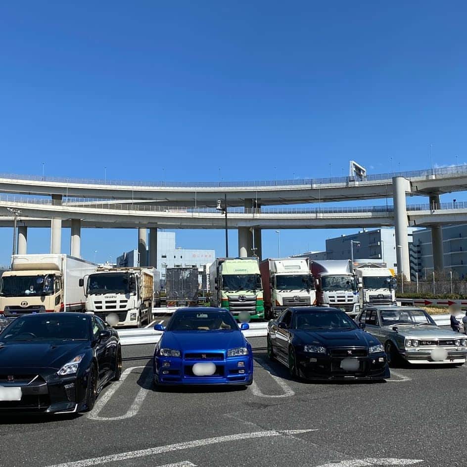 金原弘光のインスタグラム：「初の大黒ふ頭❗ 車好きがいっぱい集まって楽しかった⤴⤴ #gtr  #フェラーリ #セリカ #ランボルギーニ #コルベット」