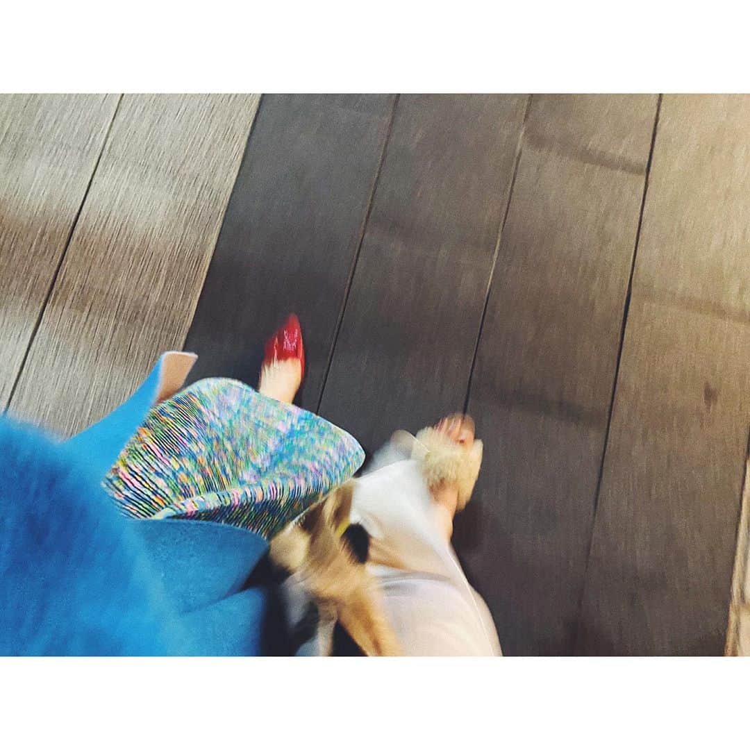 紗栄子さんのインスタグラム写真 - (紗栄子Instagram)「帰り道。 脚揃えながら一緒に歩いて帰る🌙✴︎ Girlfriend🌹 たわいもない事で笑い合えるって とっても幸せなことだよね✨」3月20日 22時28分 - saekoofficial