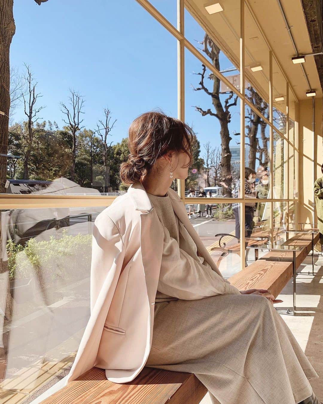 小川陽香のインスタグラム：「いい天気すぎ🧡 充実した３連休１日目✌︎ ㅤ 久しぶりにおだんごへあー♡ ㅤ #cafe #dayoff #ootd #fashion #hairarrange #hair #カフェ #コーデ #ファッション #ヘアアレンジ #休日」