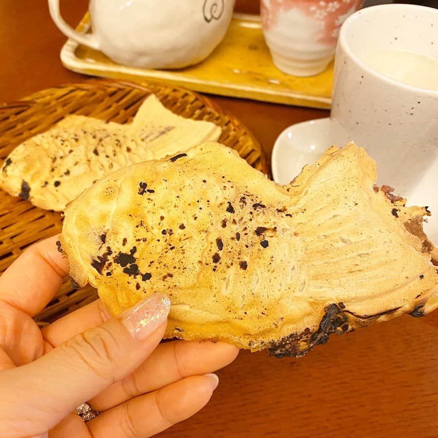 アレルギーナビゲーター 細川真奈 ❤さんのインスタグラム写真 - (アレルギーナビゲーター 細川真奈 ❤Instagram)「#アレルギーっ子のカフェめぐり . 久しぶりに 大好きな鯛焼屋さん 「浪花家総本店」で鯛焼きを食べて来ました❤️ . "およげたいやきくん"の モチーフにもなったと言われている浪花家さん。 持ち帰りはなんと90分待ち😳！ カフェスペースはすぐに入れるとのことだったので、 温かい甘酒と一緒にオーダーしました☺️💓 もちろん、 #卵不使用 #乳製品不使用 #ナッツ不使用 です。 ※店内では鯛焼き以外のメニューもあります。コンタミネーション🆖の方はご自身でご判断ください。 . パリパリの薄皮で、 中の餡子も優しい甘さ。 出来立てのお焦げ感も大好きです😍💕💕 また食べに行こーっと❣️ . . #浪花家総本店 #浪花家 #麻布十番 #麻布十番カフェ #麻布十番カフェ巡り #卵アレルギー #乳製品アレルギー #山芋アレルギー #ナッツアレルギー #食物アレルギー #アレルギー #大人の食物アレルギー #アレルギーナビゲーター #foodallergy #foodallergies #allergynavigater #食物アレルギー_東京 #食物アレルギー_外食 #食物アレルギー_麻布十番 #食物アレルギー_カフェ #食物アレルギー_鯛焼き」3月20日 22時58分 - manahosokawa