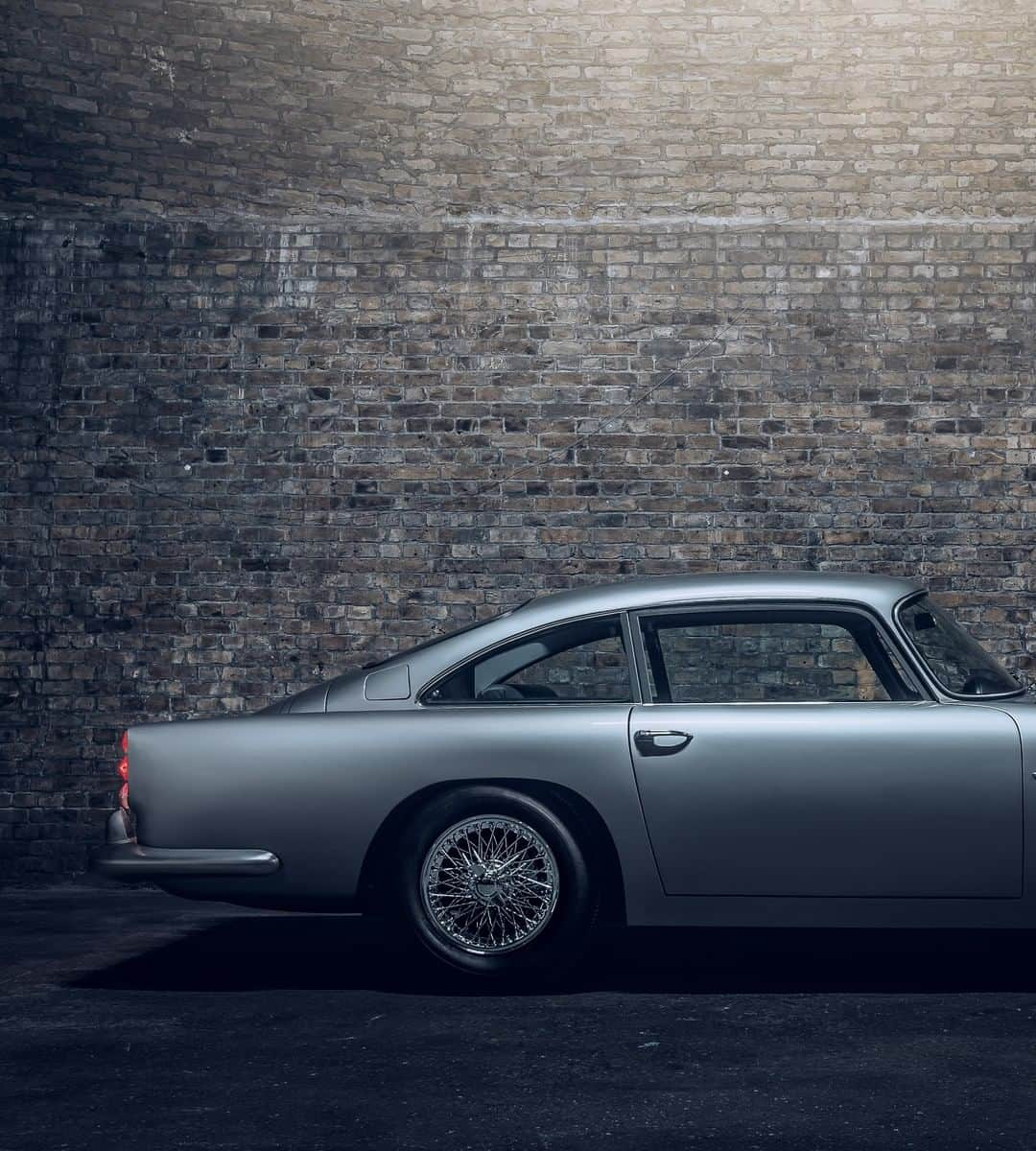 アストンマーチンさんのインスタグラム写真 - (アストンマーチンInstagram)「An instantly recognisable icon.  The DB5 Goldfinger Continuation Cars will be authentic reproductions of the DB5 seen on screen, with some sympathetic modifications to ensure the highest levels of build quality and reliability.  This authenticity will extend to include functioning gadgets such as revolving number plates and more, which were made famous in Goldfinger.  #DB5 #AstonMartin」3月20日 23時00分 - astonmartin