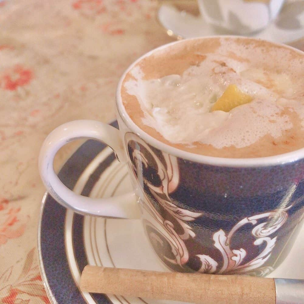 今井彩里衣さんのインスタグラム写真 - (今井彩里衣Instagram)「吉祥寺散策~ カフェゆりあむぺるへ☕️ 並ばずに入ることができて 店内はもちろん、トイレまでお洒落でした✨✨ モンブラン美味しかった😋  #吉祥寺カフェ  #ゆりあむぺる #かふぇすたぐらむ  #かふぇめぐり #ゆりあぺむぺる  #女子大生」3月20日 23時08分 - sally__1221