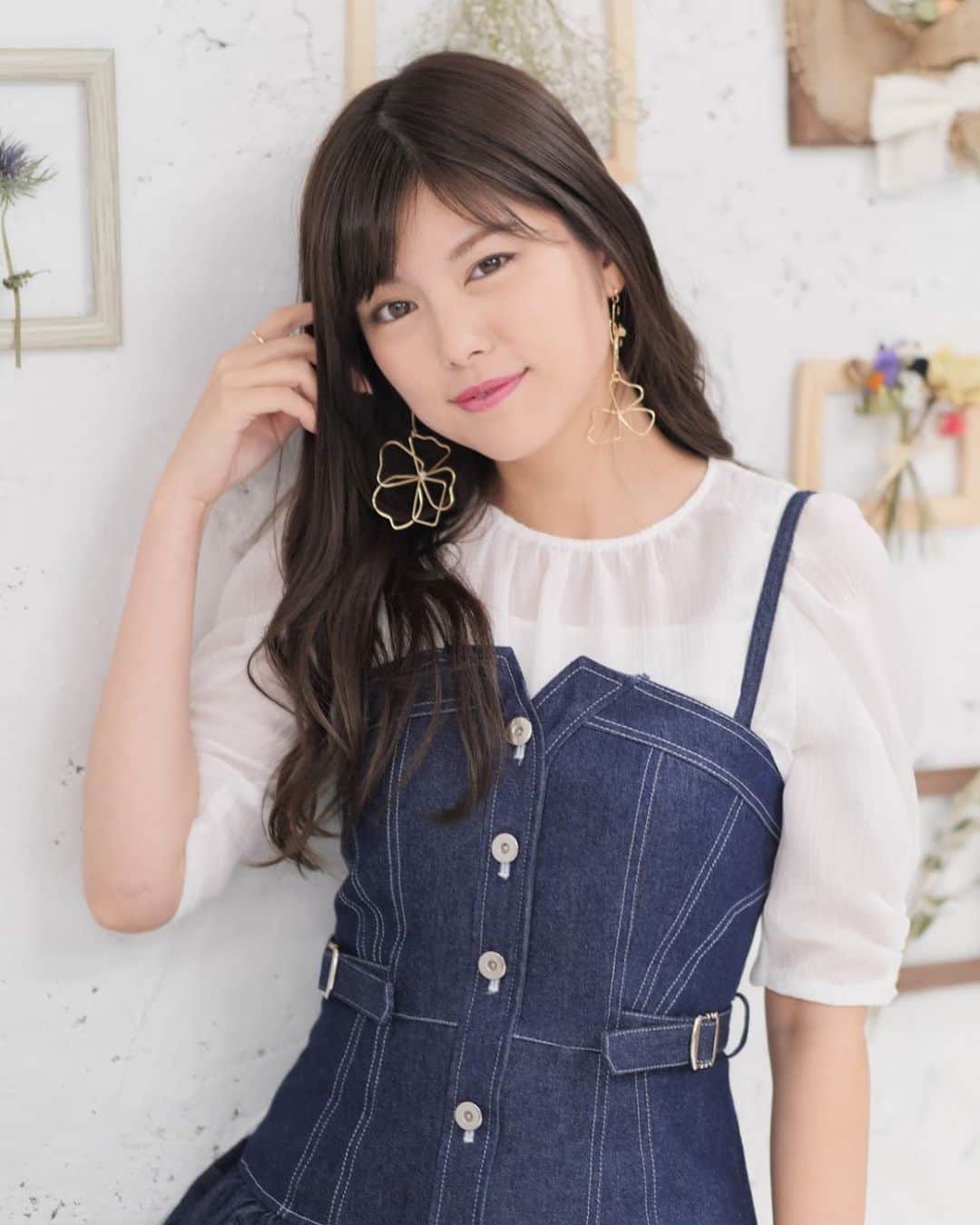 熊林保奈美のインスタグラム：「* . 春服って見ても着ても るんるんしちゃうんだけど 私だけ？？🌸 . . * #モデル #撮影会モデル #ポートレートモデル #サロンモデル #イベントコンパニオン #レースクイーン #RQ #熊林保奈美 #道産子 #Japanesegirl #paddokgirls #pitgirl #instalike #맞팔 #선팔 #春服 #ss #apuweiserriche #mercuryduo」