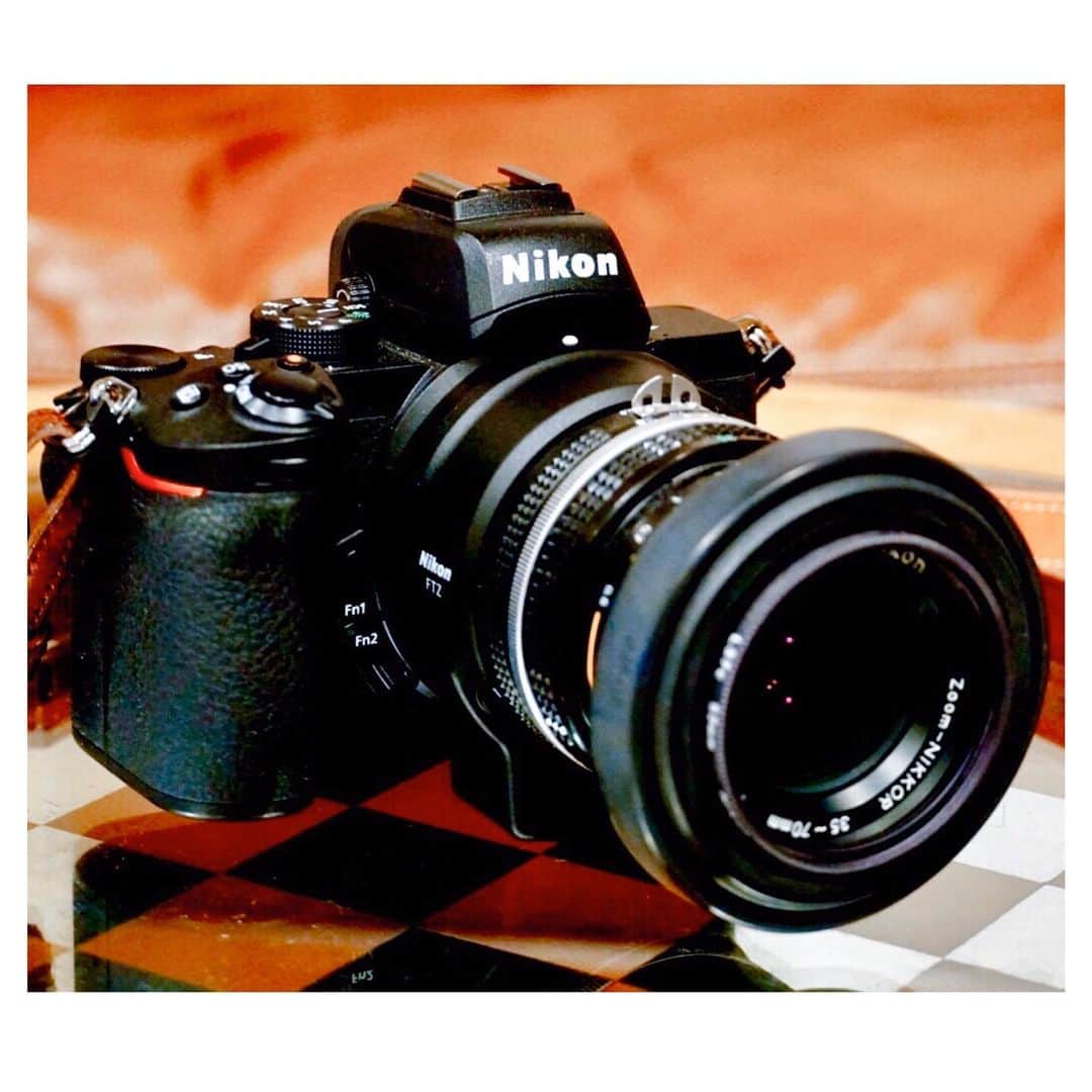 豊田エリーさんのインスタグラム写真 - (豊田エリーInstagram)「📸 Nikonさんからプレゼントしていただいた新型ミラーレス「Z 50」🕊 可愛くて可愛くて仕方がない。 こんなに素敵なカメラのプロモーションに参加させてもらえたことが幸せです。 ・ 上の写真はマウントアダプターを使ってNikonのオールドレンズを装着したもの。 はぁ、可愛い。 最近はなかなか外へ出かけられませんが、 それでも家の中でのひとコマや、 近くの公園で見つけた小さな春も、 このカメラで写すと更に特別なものに感じられます。 この先、色々な場所へ一緒に旅することが楽しみ。 #Z50とどこ行こう #NikonZ50 #おでかけミラーレス　#相棒カメラ 👯‍♀️」3月20日 23時18分 - ellie_toyota