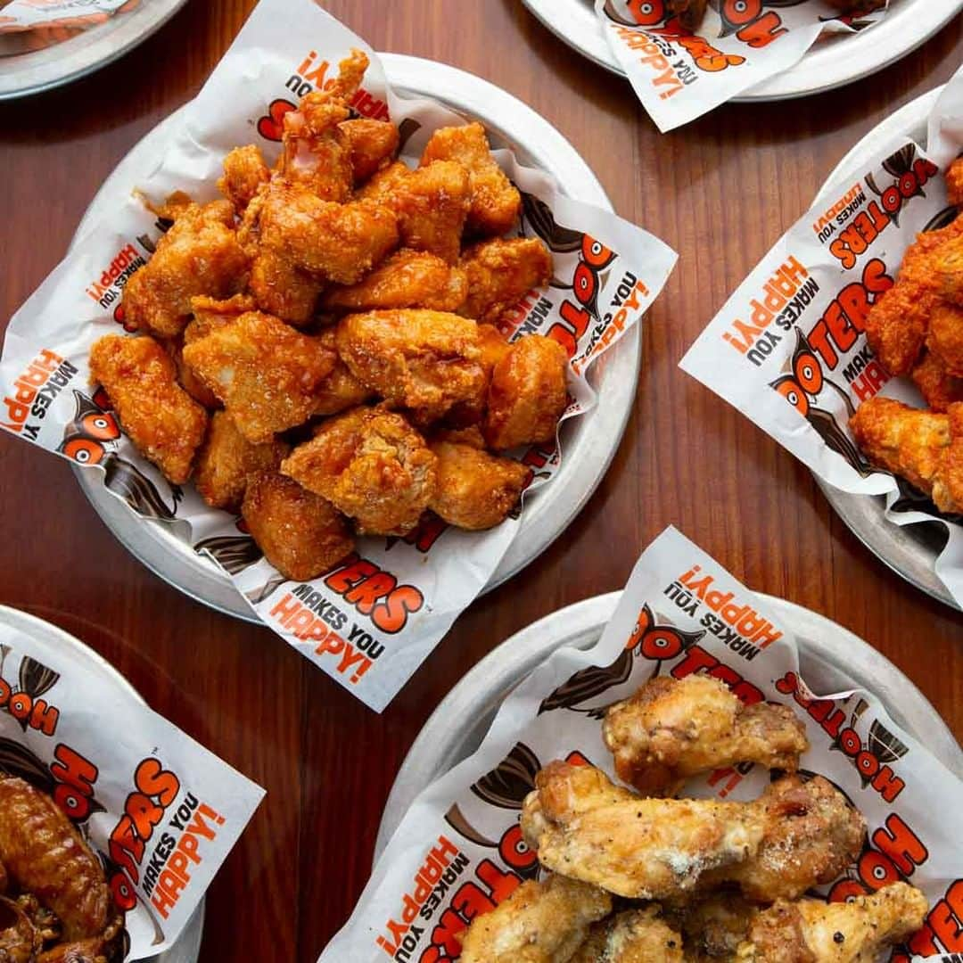 Hootersさんのインスタグラム写真 - (HootersInstagram)「Hungry? Use coupon code WINGS to get 10% off your order on HootersToGo.com and the Hooters app. 🙌 *Participating locations only*」3月21日 0時00分 - hooters