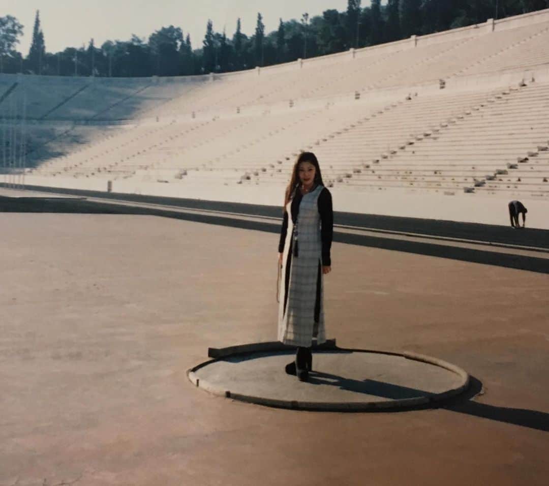福山理子さんのインスタグラム写真 - (福山理子Instagram)「ギリシャ アテネ #前世はギリシャ人 #graecia🇬🇷 #Athenae #オリンピックスタジアム🏟 #aigina  #piraeus #大学卒業旅行 #1990年代」3月21日 0時03分 - rikofukuyama
