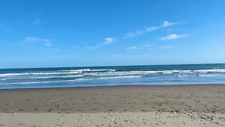 矢部あやのインスタグラム：「2月の頭に友だちと車で外房ドライブしてきました。 海大好きっ子なので、冬でもテンション爆上がり。 やりたいこと半分くらいしか出来なかったからまた行きたい！ ・ #九十九里浜」