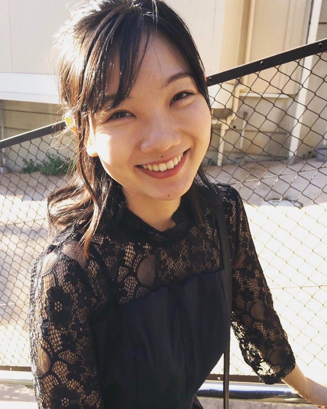 山崎丹奈のインスタグラム：「. 友達のおめでたい日でした。 幸せのお裾分けをありがとう。 末長くお幸せに。 手書きメッセージってすっごく嬉しいね。。。」