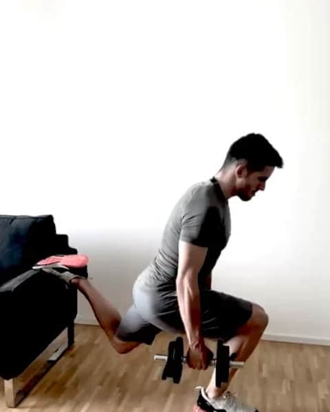 ハイロ・サンペリオのインスタグラム：「#nurzusammen #stayathome 🏠🖤💙 @hsv」