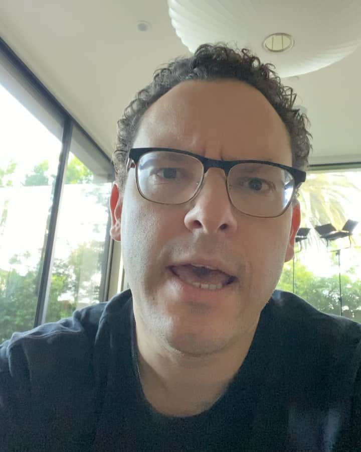 ティモシー・サイクスのインスタグラム：「URGENT: Please share this video with your followers and tag people who need to see it as the Coronavirus pandemic is growing fast now with 250,000+ cases worldwide and 10,000+ deaths so far. We at @karmagawa have been warning about this for the past 2 months, but too many people have taken it too lightly, saying “it’s just the flu”. On the contrary, this new virus without a vaccine has a fatality rate 10-30x of the flu and while it’s mostly the elderly and those with underlying health conditions who are dying, young people are spreading it fast, many unknowingly, as studies have shown this virus can also be spread by those with no symptoms. Please help me get the word out to get more people to stay home, stay at least six feet away from others, wash your hands more frequently and recognize that hospitals are running out of supplies and hospital beds so if this pandemic continues growing exponentially as it has been, they’ll soon be overwhelmed and that’s when hundreds of thousands of people, if not millions of people will die worldwide. We MUST work together to prevent that and #flattenthecurve so please share this important message and tag people who need to see this RIGHT NOW before it’s too late! #coronavirus #flattenthecurve #jewflu」
