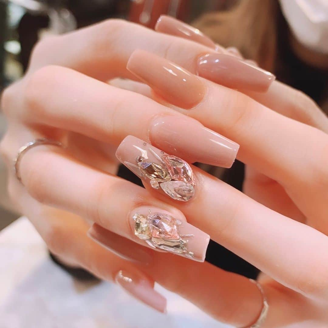 MAKIのインスタグラム：「. シンプル💅💓✨ ツゥルツッル〜🧸🧡🧡 #nail #ネイル #スカルプ #スカルプネイル #autumnnails #春ネイル #春ネイルデザイン #春ネイル2020 #ジェル #ジェルネイル #ジェルネイルデザイン #派手 #派手ネイル #jel #code #ネイルアート #ゴテゴテ #ゴテゴテネイル #新宿 #style #art #wiznail #キラキラ #キラキラネイル #デコラティブ #デコラティブネイル #decorative #longnails #ロングネイル」